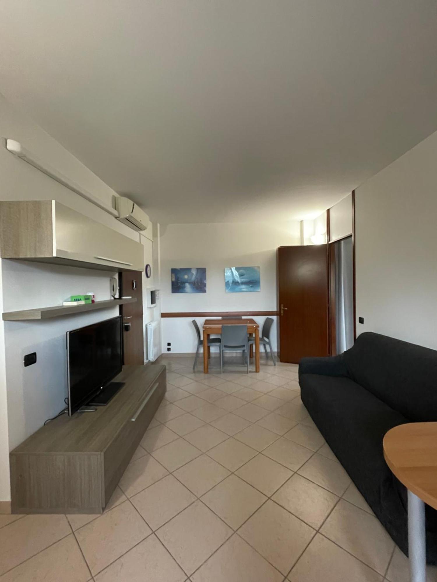 Pm 2 Via De Gasperi Apartment